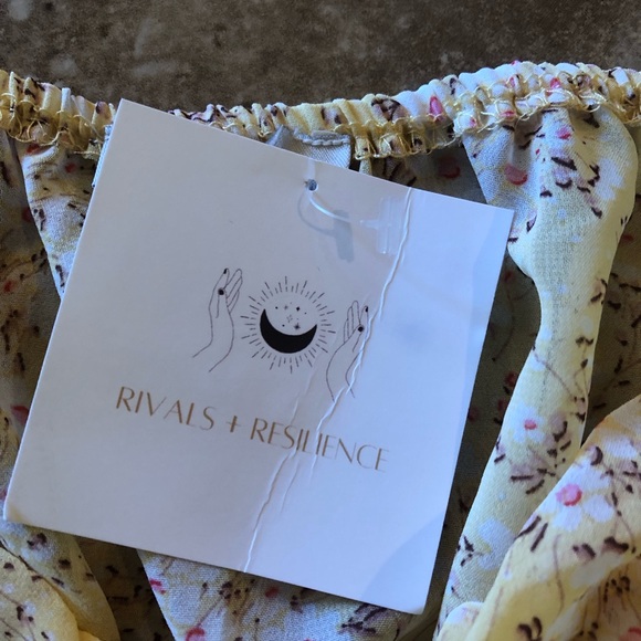 NWT yellow floral sheer crop top - Picture 2 of 9